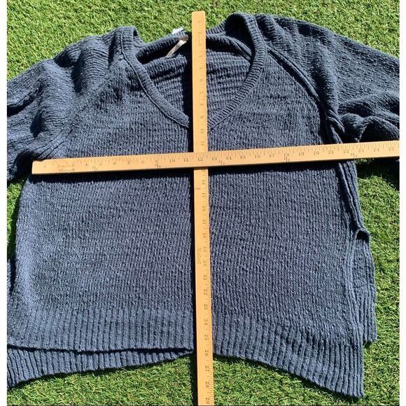 Free People WEST COAST blue Asymmetrical V NECK Sweater sz M - Picture 5 of 7